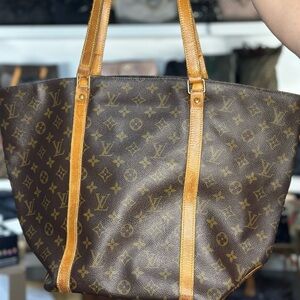 LV Monogram Tote